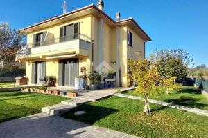 PORZIONE DI BIFAMILIARE A CAPODIMONTE