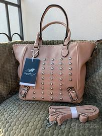 🤎 Borsa marrone con borchie