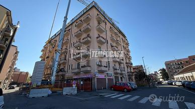 DUE LOCALI RISTRUTTURATO - TRIPLA ESPOSIZIONE