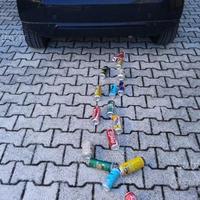 Fili di lattine barattoli scherzo di matrimonio