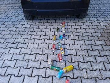 Fili di lattine barattoli scherzo di matrimonio