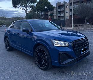 AUDI Q2  IDENTITY BLACK PAKET CARPLAY KAM LED AUT