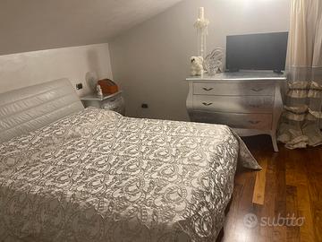 Letto in pelle bianco modello Ormus della Contempo