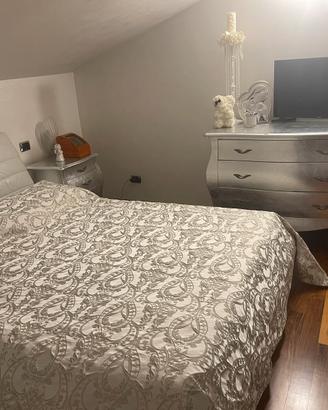 Letto in pelle bianco modello Ormus della Contempo