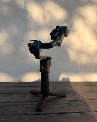 Dji RS 3 Mini, stabilizzatore leggero a 3 assi