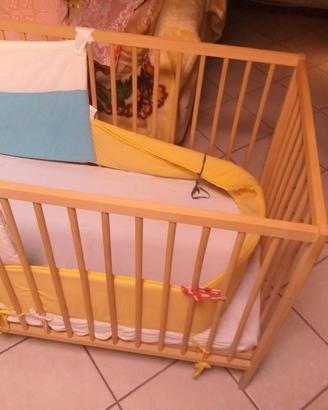 Lettino in legno per neonato