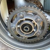 e disponibie  cerchio per honda 600 anno 2007