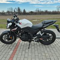 Honda CB500 hornet bianca