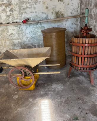 Attrezzatura completa per fare il vino