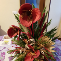 Composizione floreale centrotavola base legno