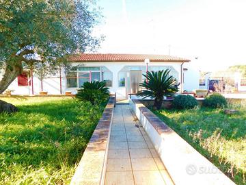 Rustico / Casale di 90 m² con 5 locali a Martina F