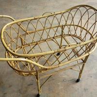 Culla in vimini vintage