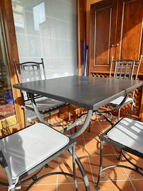 Tavolo e sedie in ferro battuto