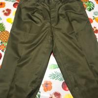 Pantaloni verdi militari