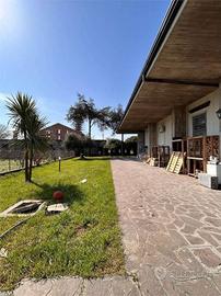 Appartamento di 200 m² con 5 locali e box auto a B