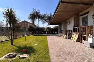 Appartamento di 200 m² con 5 locali e box auto a B