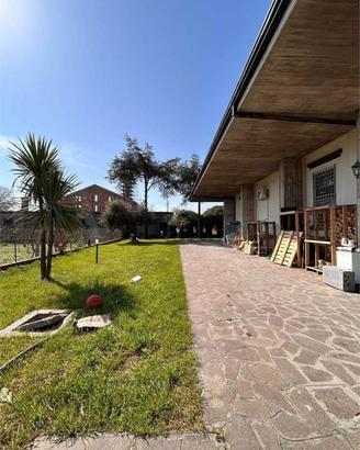 Appartamento di 200 m² con 5 locali e box auto a B