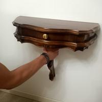 Mobile design antico sospeso a muro