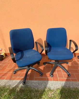 2 sedie ufficio blu con rotelle