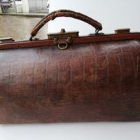 Vecchia borsa da medico o veterinario.