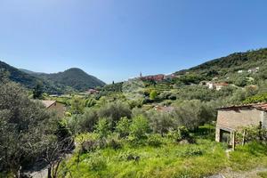 4 LOCALI A CASTIGLIONE CHIAVARESE