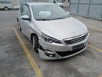 Peugeot 308 2018 Demolita - Per Ricambi