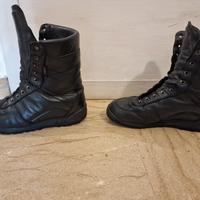 Abbigliamento e attrezzatura militare o softair 