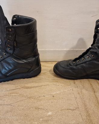 Abbigliamento e attrezzatura militare o softair 