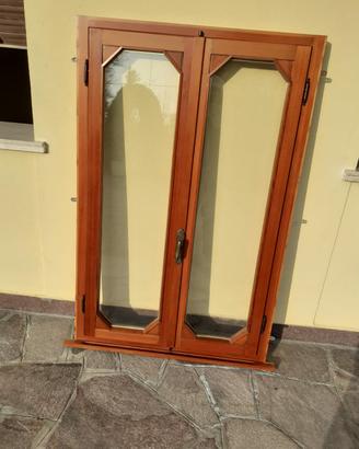 Finestre in legno Douglas con vetrocamera.