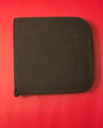 Porta CD/DVD con zip nero – compatto e pratico