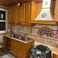 Scaffali cucina legno massello, lampadari, mensola