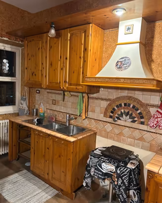 Scaffali cucina legno massello, lampadari, mensola