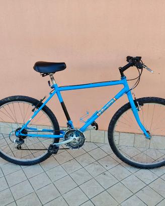 Bicicletta da 26 celeste con cambio 18 v meccanica