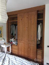 Armadio in legno massello come nuovo