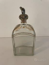 Bottiglia da liquore vintage con disegni dorati