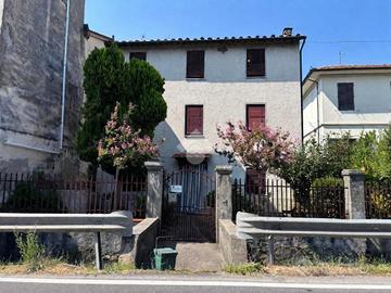 CASA INDIPENDENTE A LUCCA