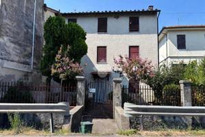 CASA INDIPENDENTE A LUCCA