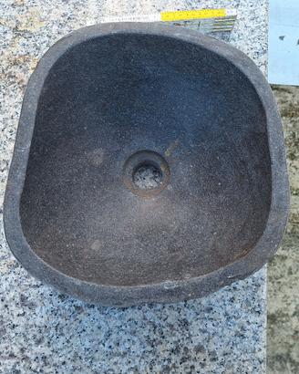 lavabo  in pietra  rustico