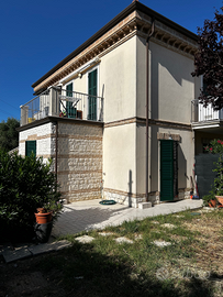 Casa appartamento con giardino Sirolo