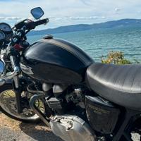 Triumph Thruxton 900