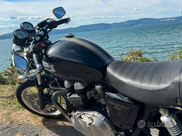Triumph Thruxton 900