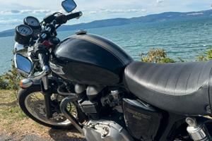 Triumph Thruxton 900