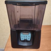 mangiatoia automatica per cani e gatti