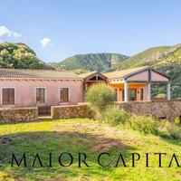 Padru, villa circondata dalla natura