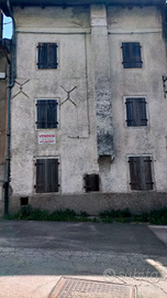 Casa su 3 livelli e soffitta