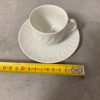 Tazzine fa caffè con piattini