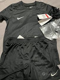 Nike completo bambini  h116/122 nero nuovo