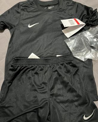 Nike completo bambini  h116/122 nero nuovo
