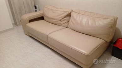 divano in pelle come nuovo 