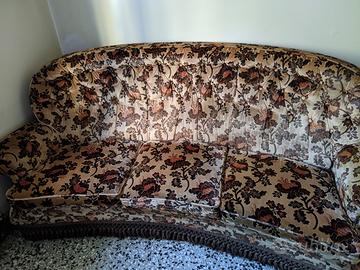 Divano capitonnè velluto tre posti